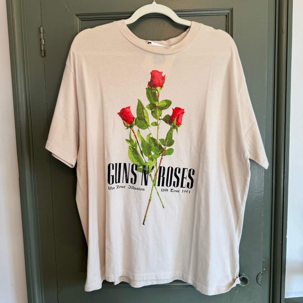 Daydreamer Guns N' Roses Floral Tee NWT - Picture 2 of 6